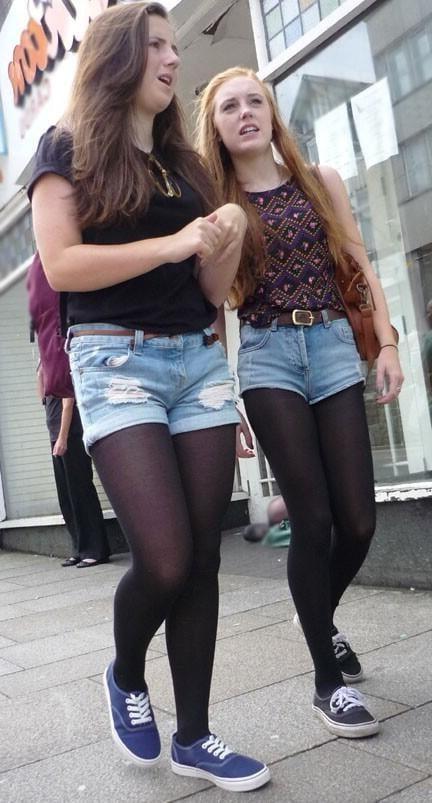 25P More street teens in pantyhose