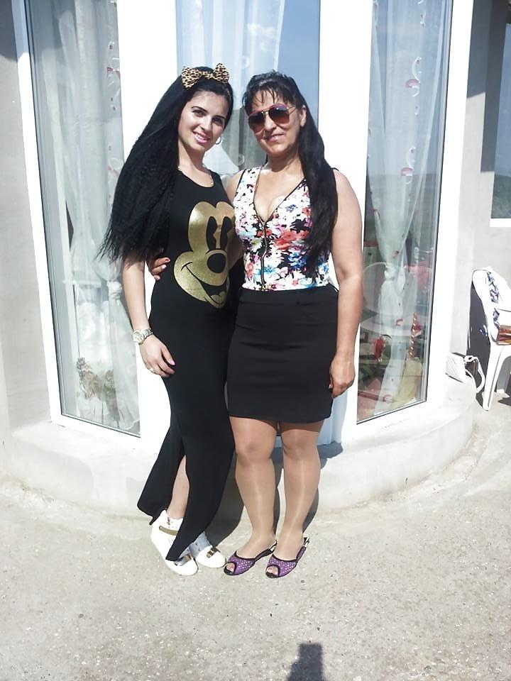 25P sexy ladies in pantyhose 3