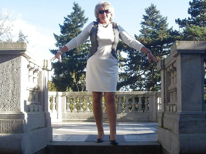 25P sexy ladies in pantyhose 3