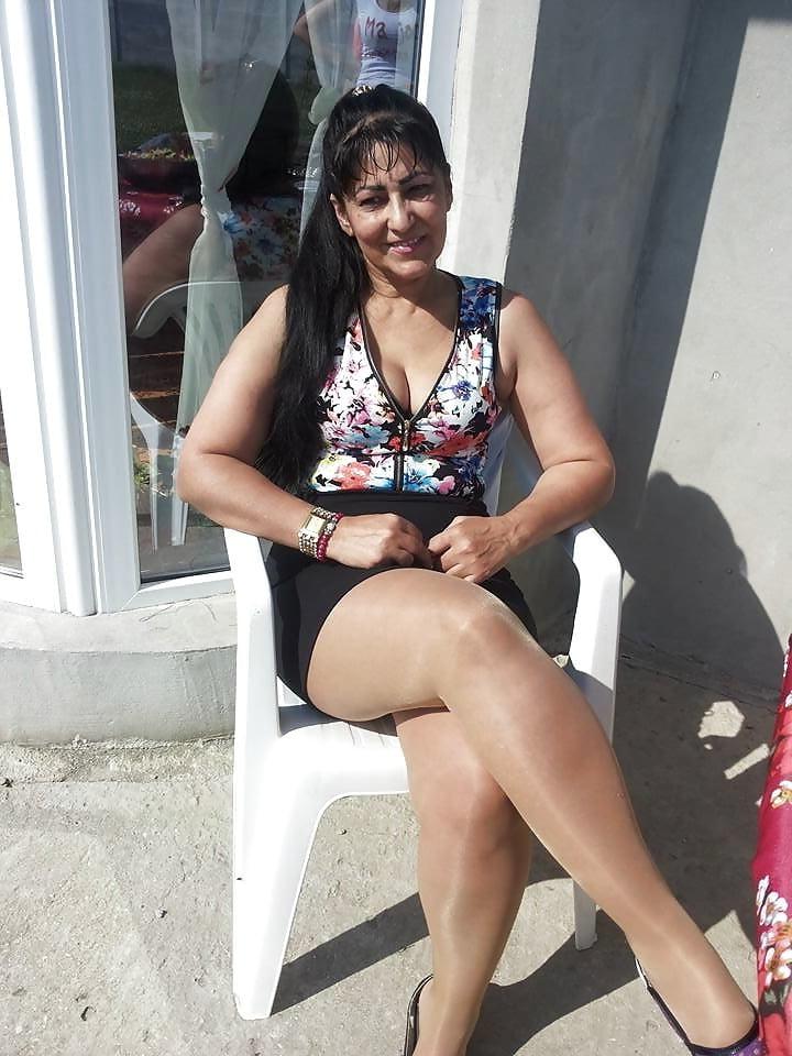 25P sexy ladies in pantyhose 3