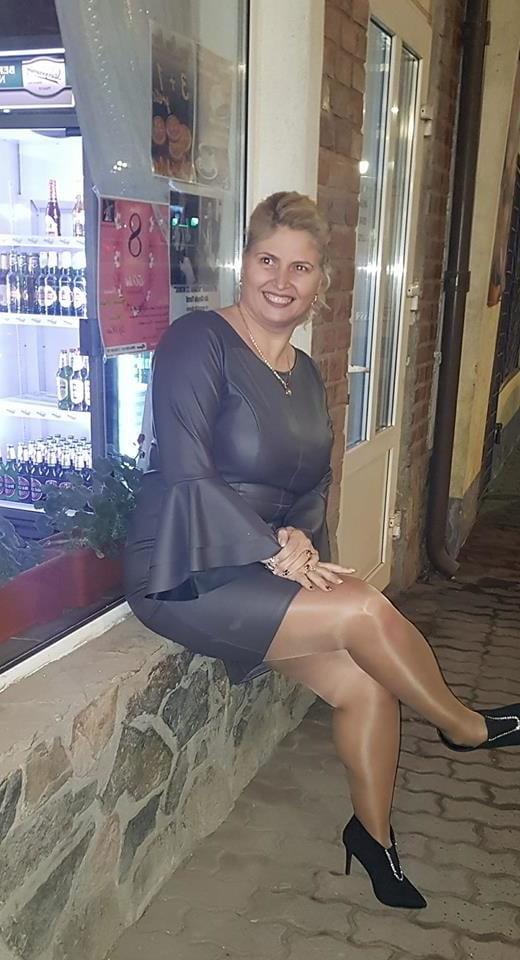 25P sexy ladies in pantyhose 3