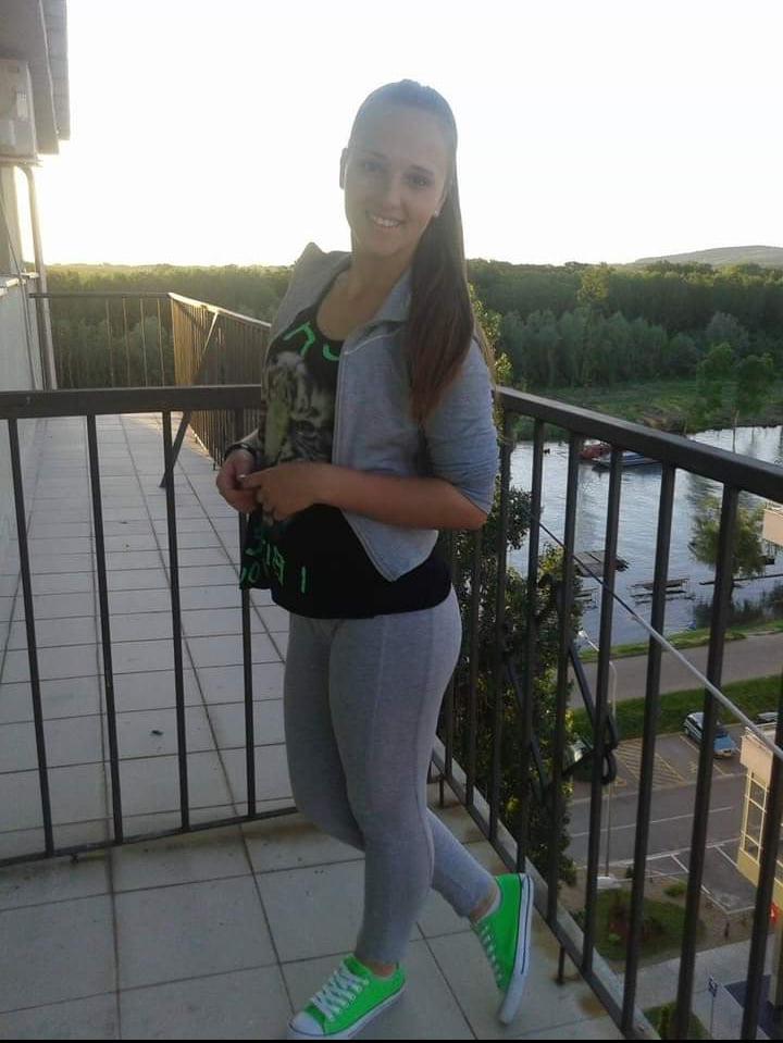 25P Nevena uska mala slatka pickica obrijana- Serbian girl