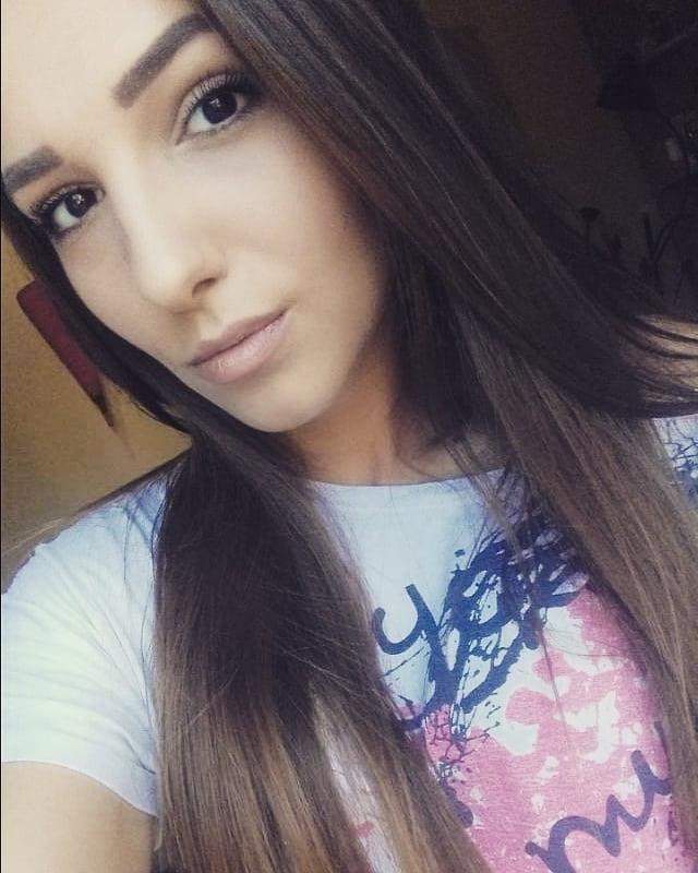 25P Nevena uska mala slatka pickica obrijana- Serbian girl
