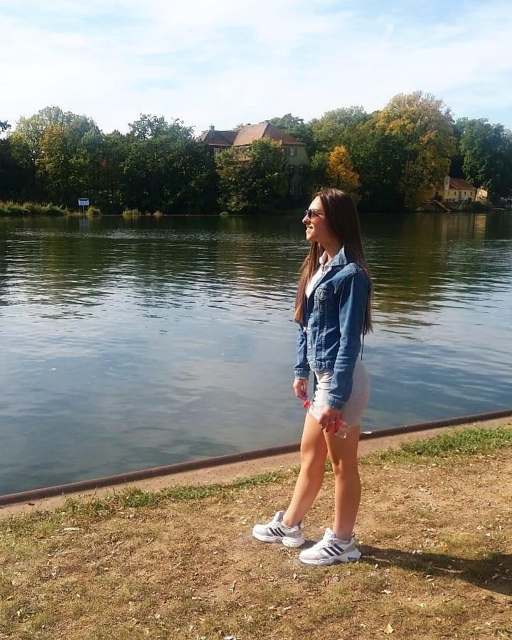 25P Nevena uska mala slatka pickica obrijana- Serbian girl
