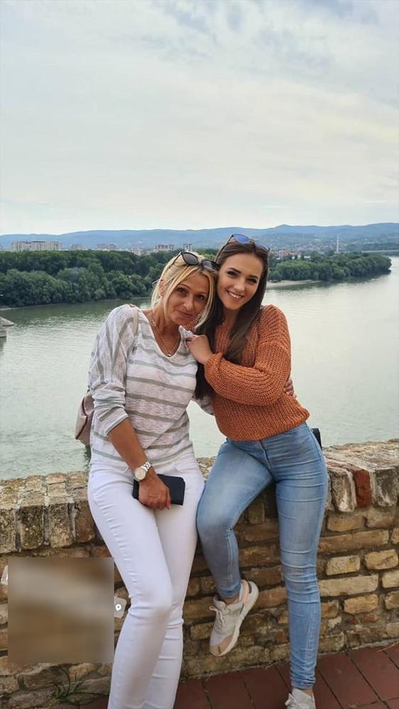 25P Nevena uska mala slatka pickica obrijana- Serbian girl