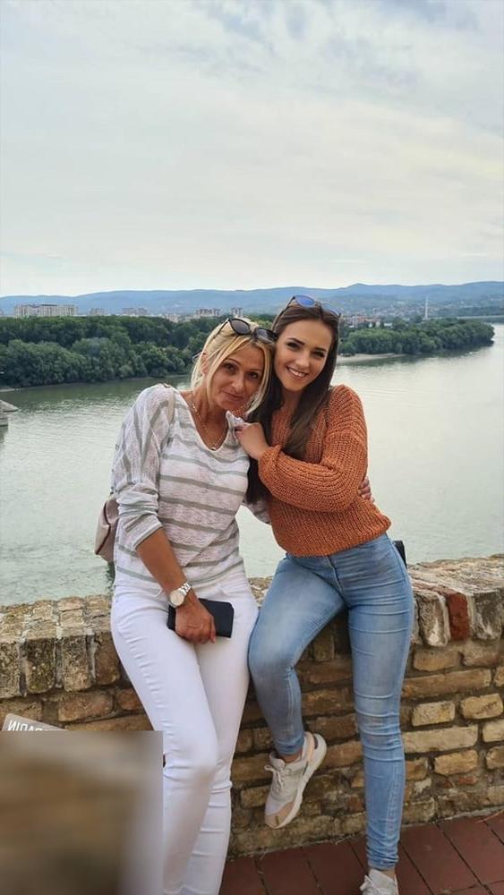 25P Nevena uska mala slatka pickica obrijana- Serbian girl