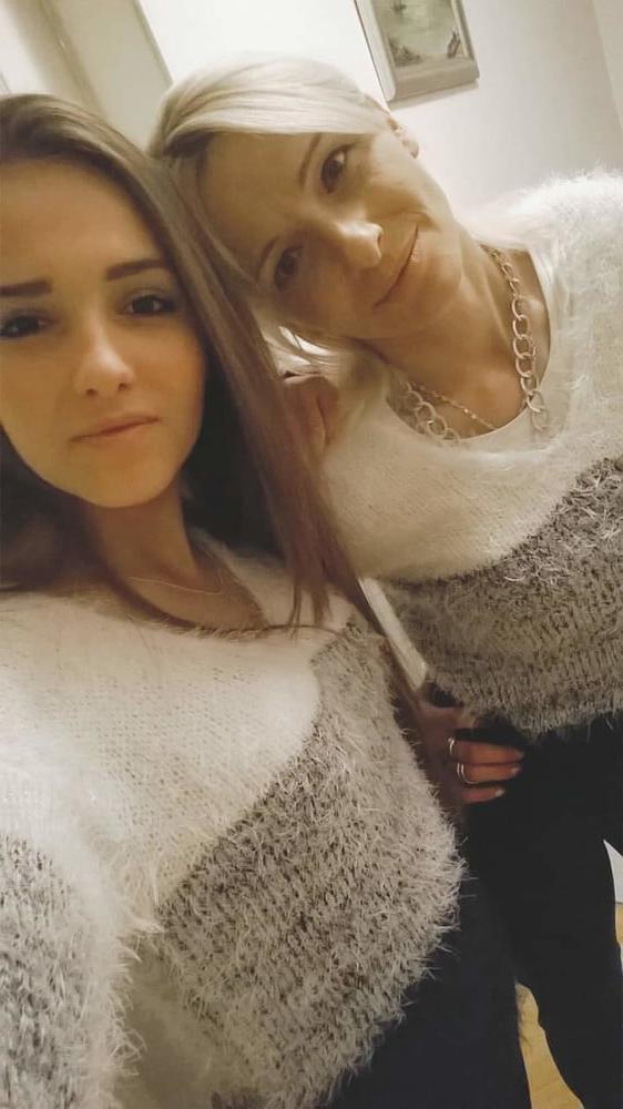 25P Nevena uska mala slatka pickica obrijana- Serbian girl