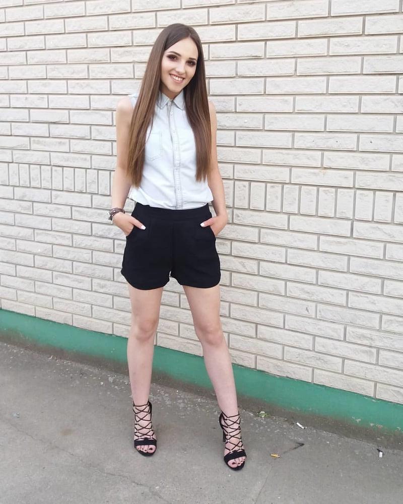 25P Nevena uska mala slatka pickica obrijana- Serbian girl