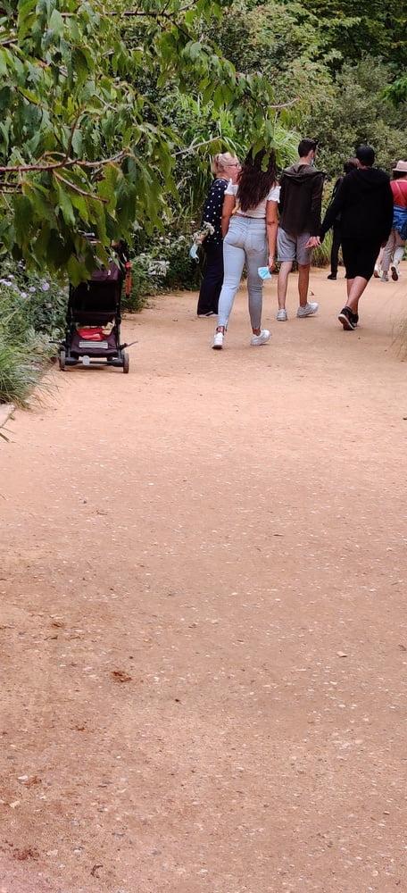 25P Candid ass french