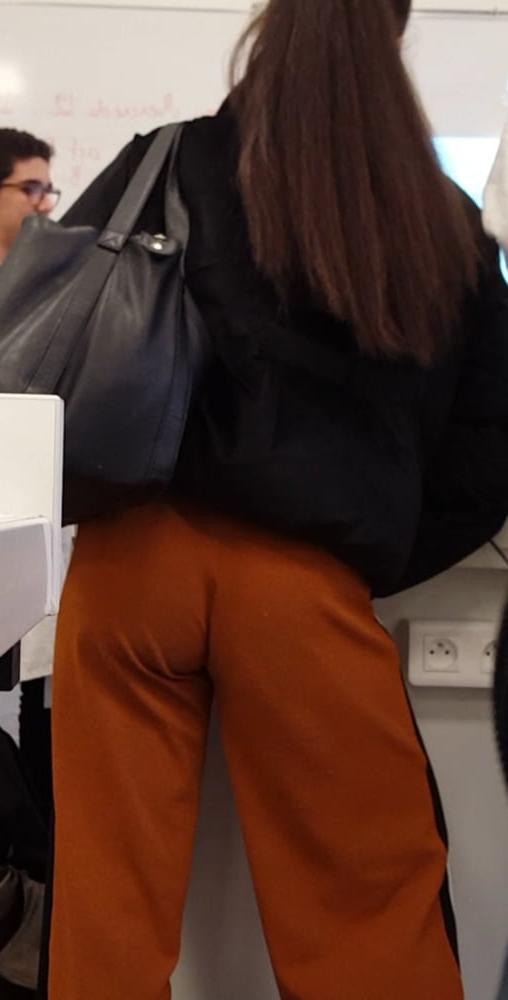 25P Candid ass french
