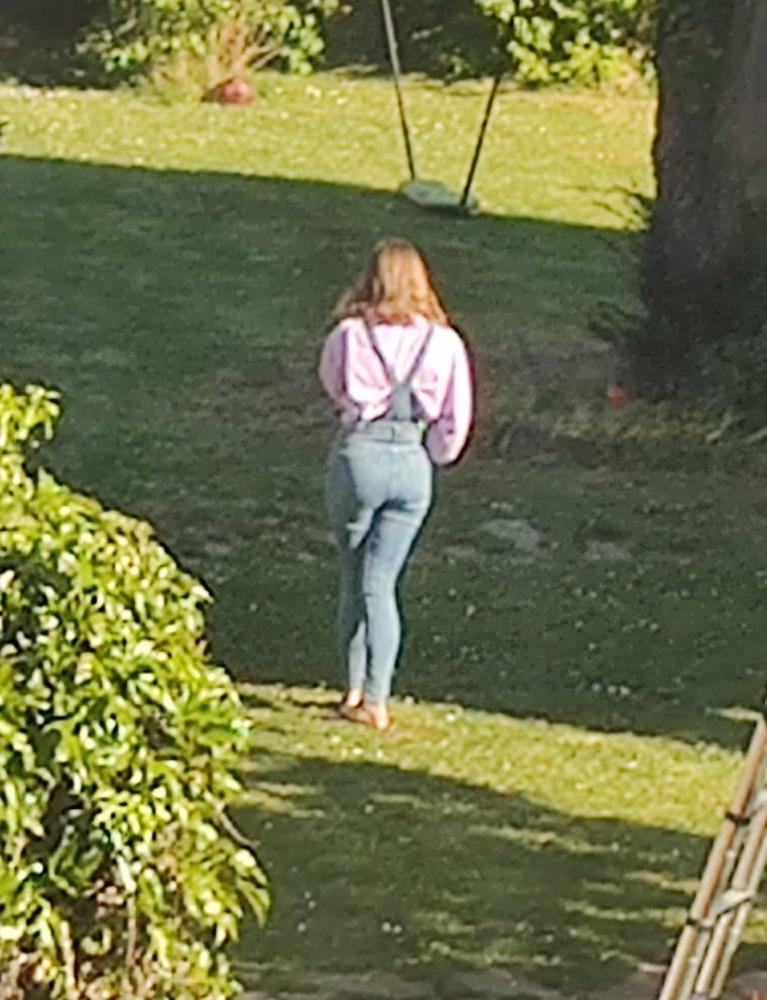 25P Candid ass french