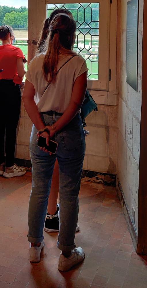 25P Candid ass french
