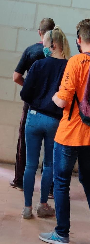 25P Candid ass french