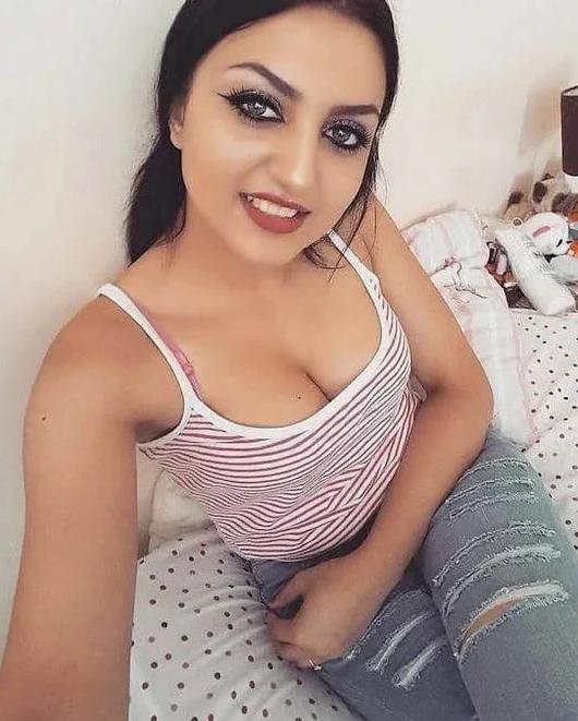 25P DESI UNSEEN BUSTY INDIAN MILF