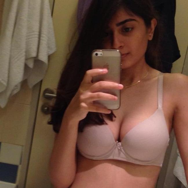 25P DESI UNSEEN BUSTY INDIAN MILF
