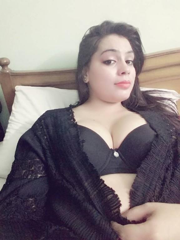 25P DESI UNSEEN BUSTY INDIAN MILF