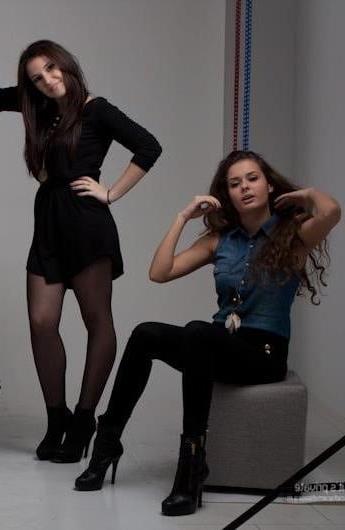 25P sexy females in tights pantyhose nylons 107