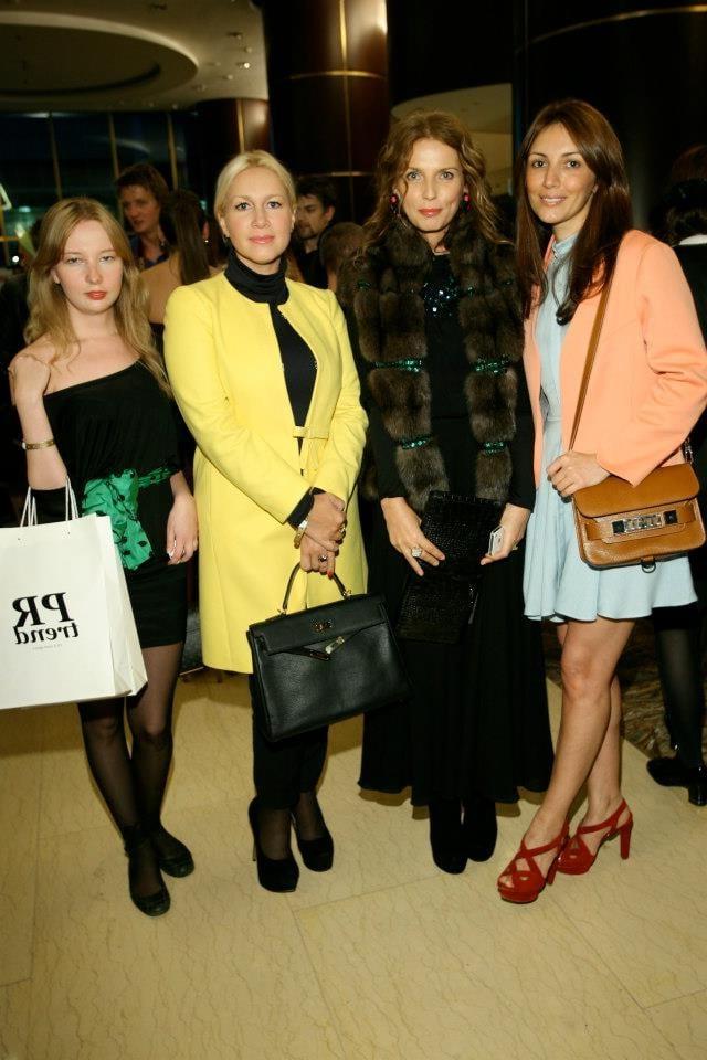 25P sexy females in tights pantyhose nylons 107