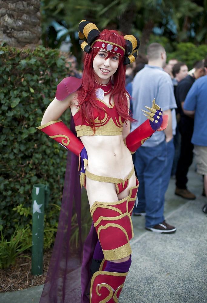 11P Cutey who cosplays