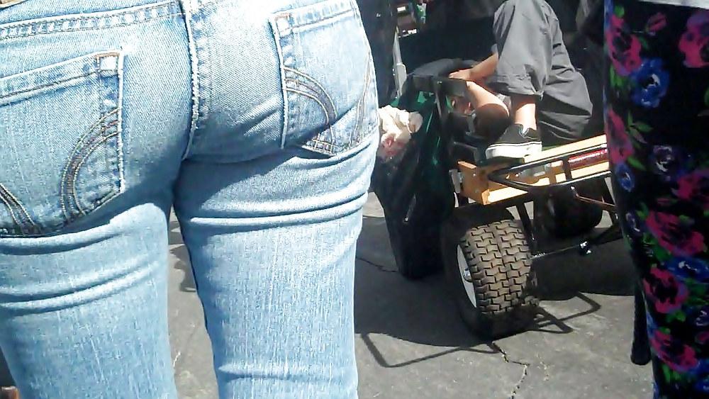 21P Teen ass & butt in blue jeans up close