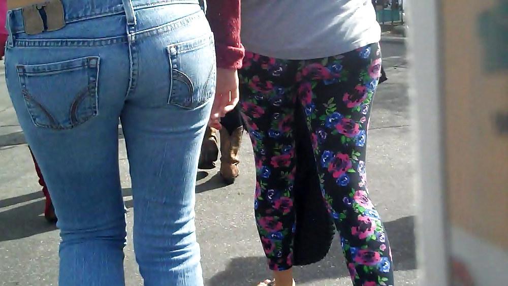 21P Teen ass & butt in blue jeans up close