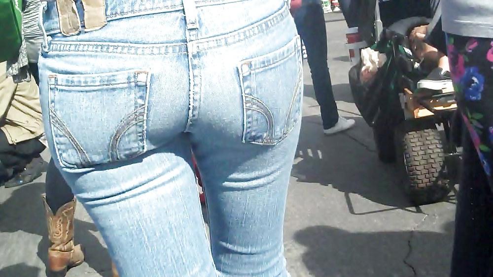 21P Teen ass & butt in blue jeans up close