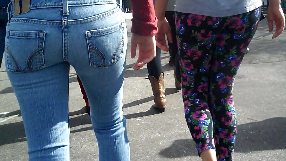 21P Teen ass & butt in blue jeans up close