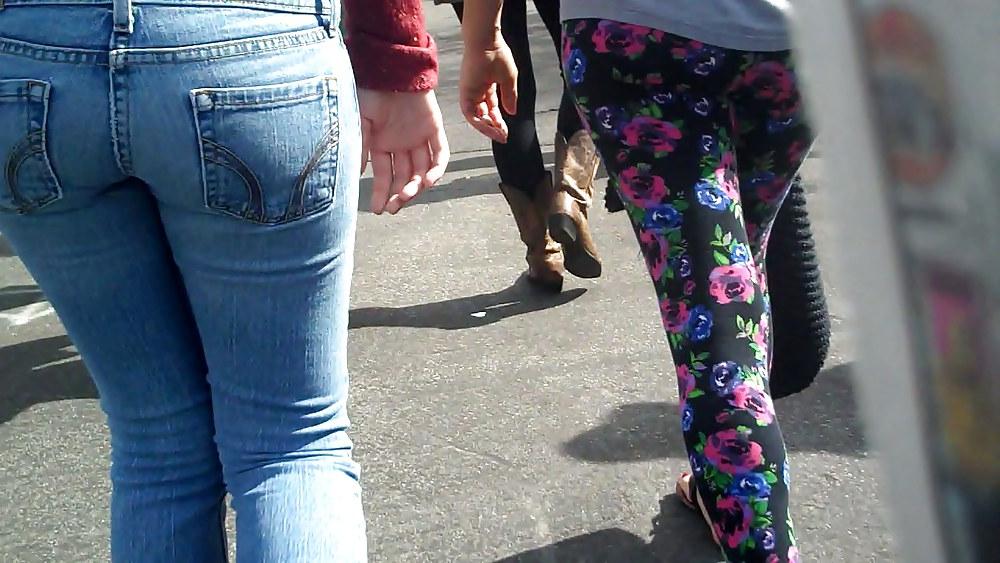 21P Teen ass & butt in blue jeans up close