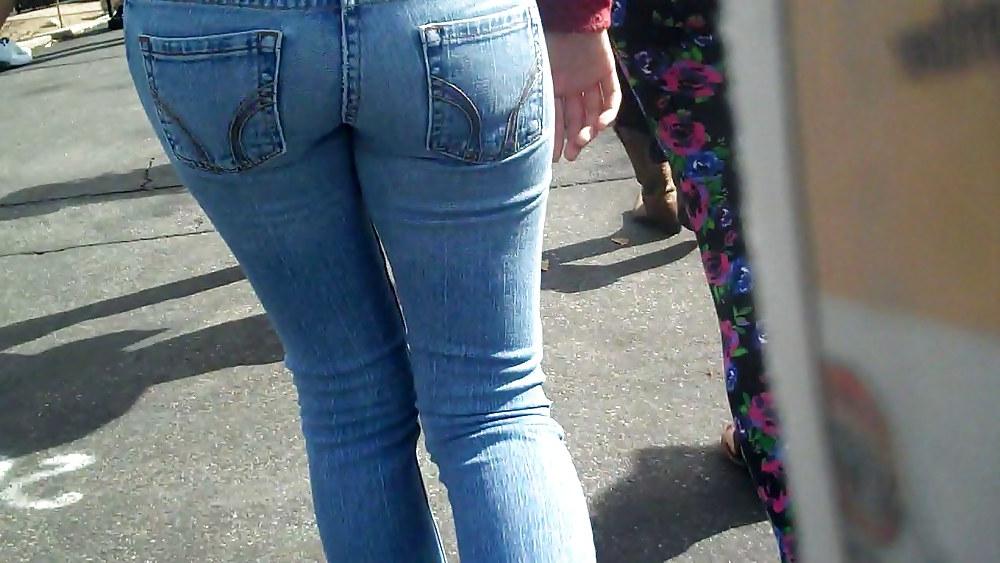 21P Teen ass & butt in blue jeans up close