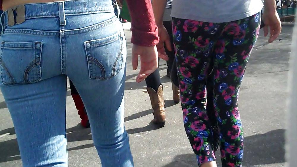 21P Teen ass & butt in blue jeans up close