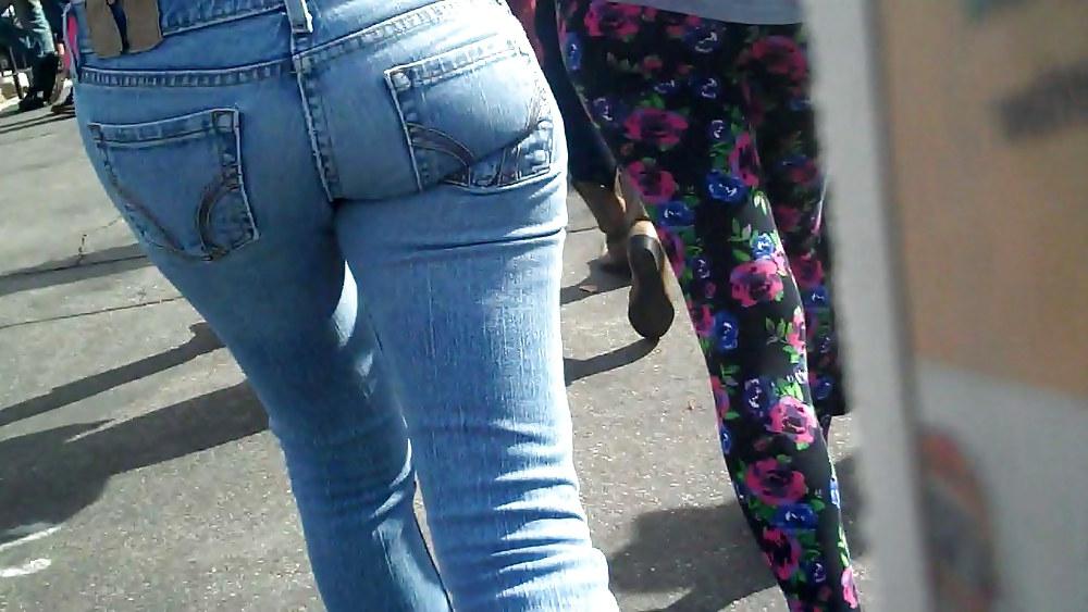 21P Teen ass & butt in blue jeans up close