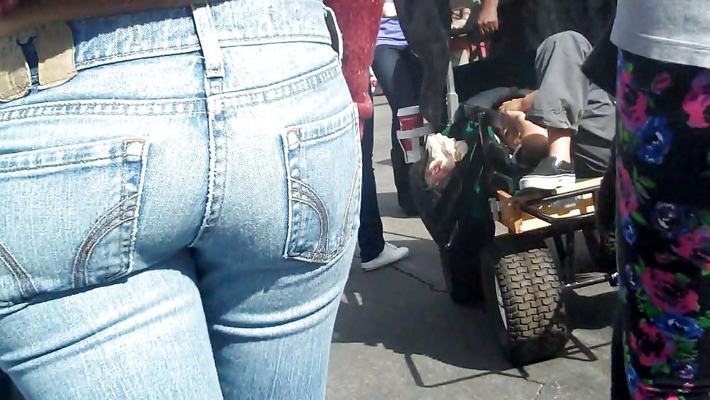 21P Teen ass & butt in blue jeans up close