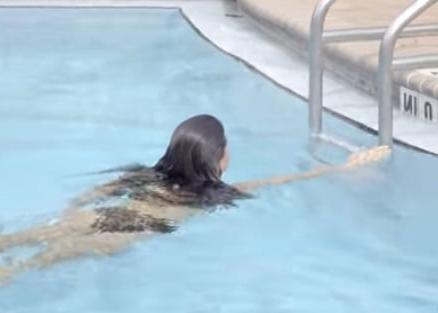 16P Swimsuit girls cold pool jump challenge