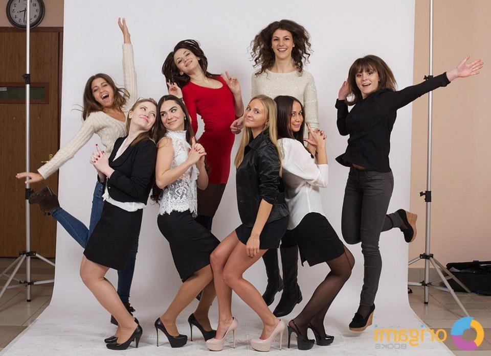 25P sexy females in tights pantyhose nylons 105