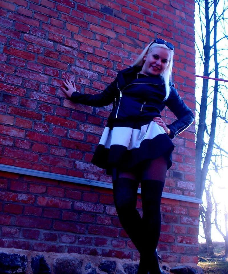25P sexy females in tights pantyhose nylons 105