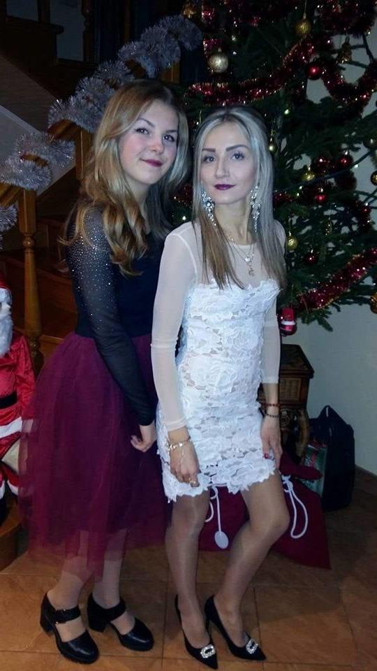 25P sexy females in tights pantyhose nylons 105