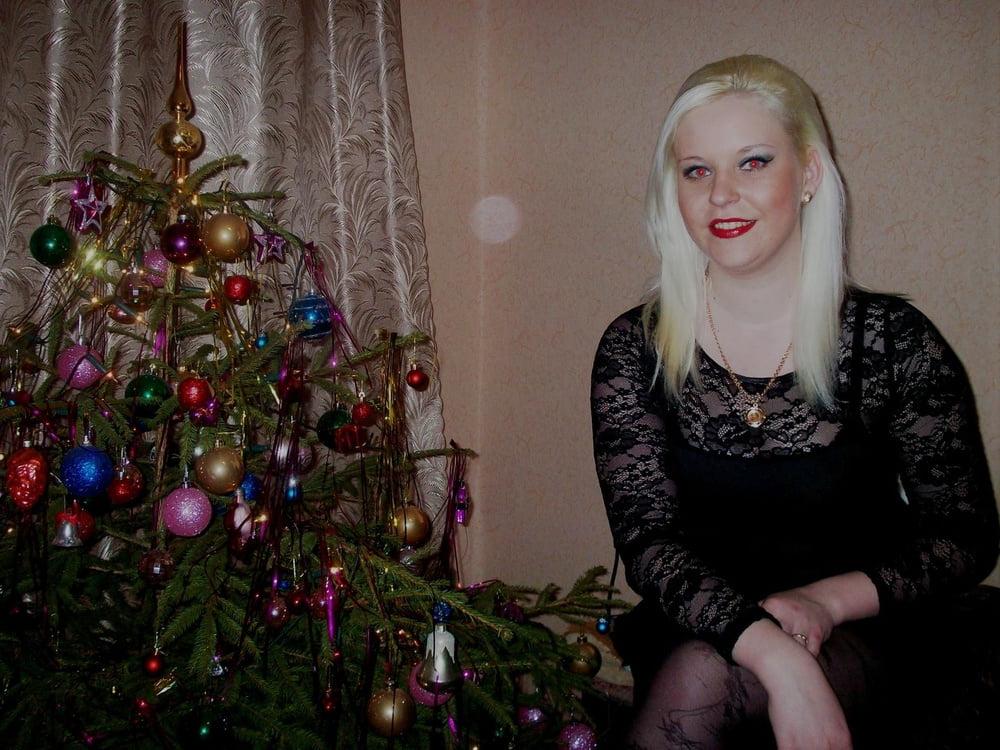 25P sexy females in tights pantyhose nylons 105