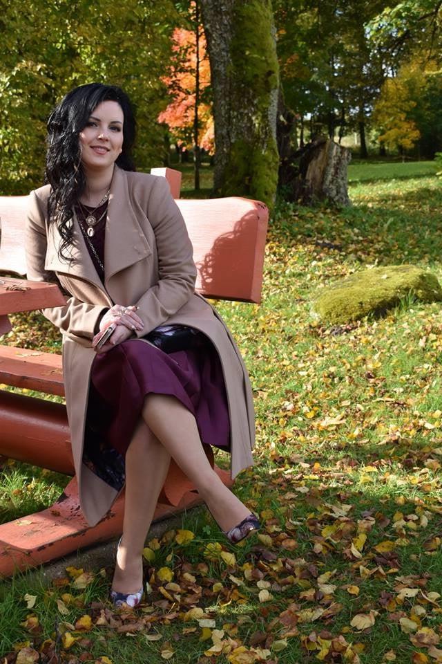 25P sexy females in tights pantyhose nylons 105