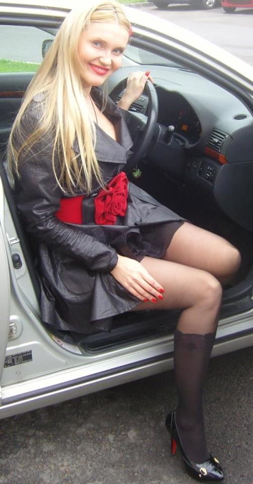 25P sexy females in tights pantyhose nylons 104