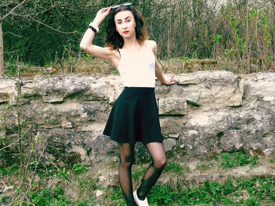25P sexy females in tights pantyhose nylons 104