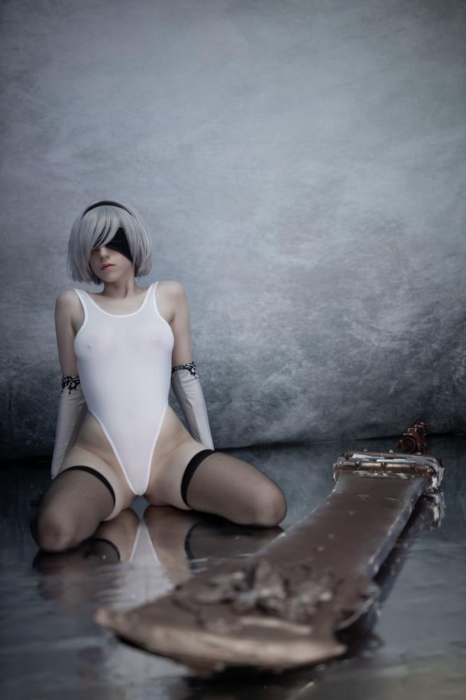 20P 2B swimsuit cosplay