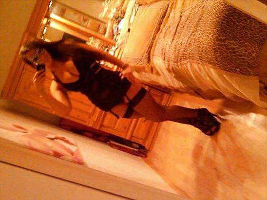 11P Busty Teen Self Pics