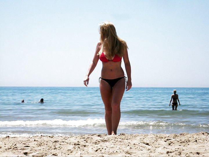 25P Freckled Redhead Blonde College Babes