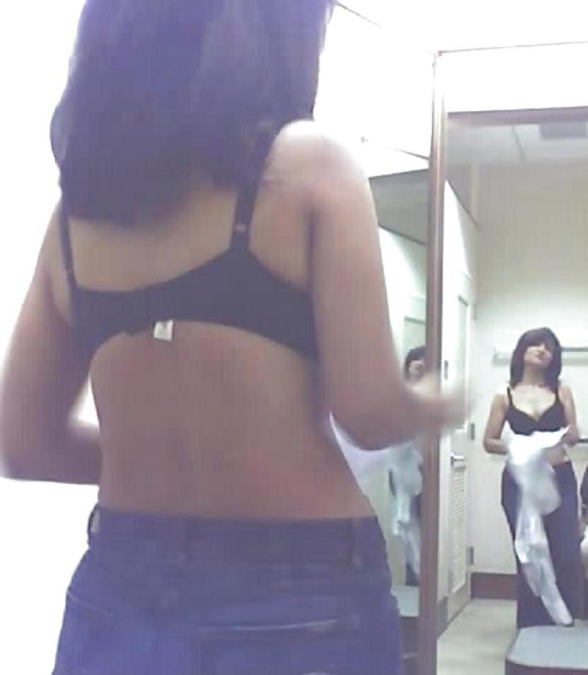 17P Arab MILF in Dressing rooms