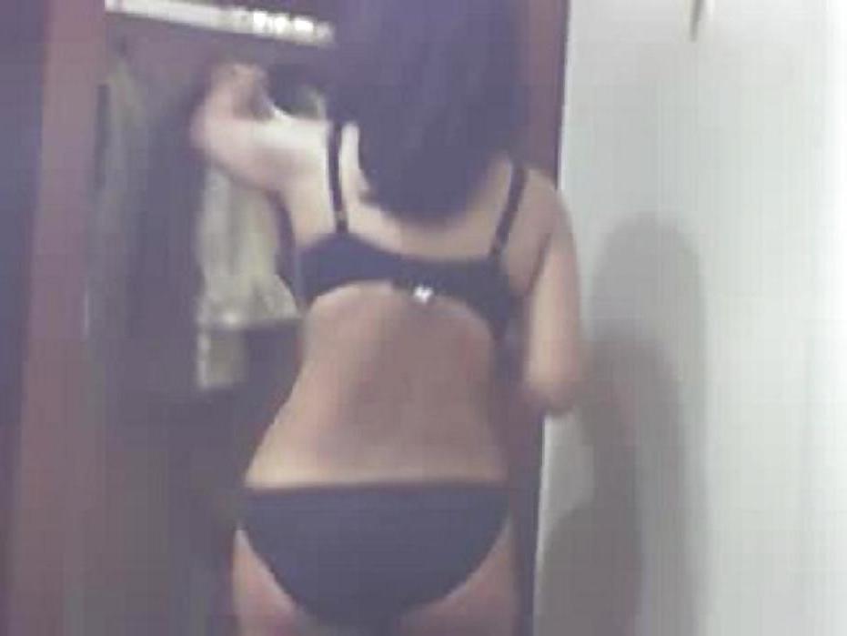 17P Arab MILF in Dressing rooms