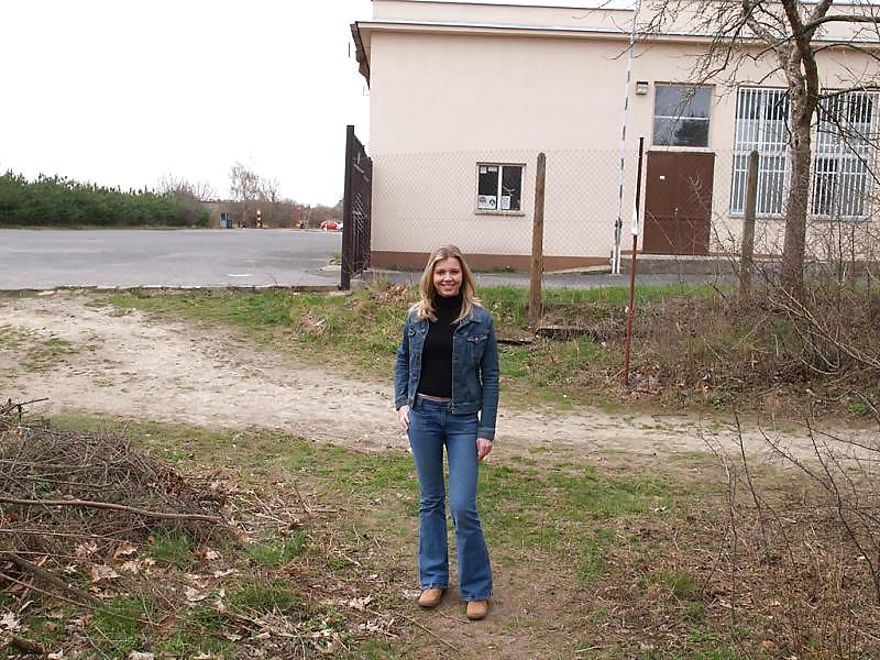 21P Girl undressed and showed her naked body