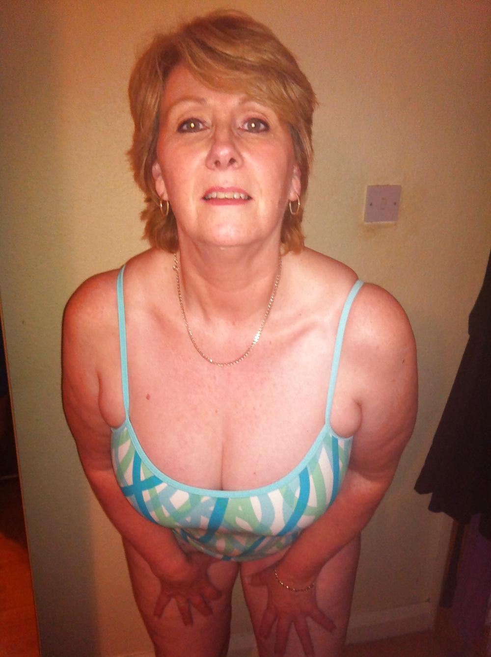 25P Sexy Milf Swimsuit Request