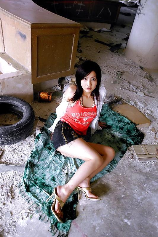 12P A sexy young Japanese beauty!  