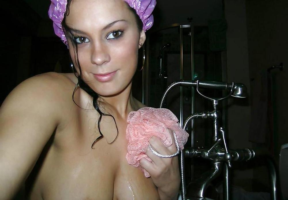 25P Nice brunette and her little sextoy
