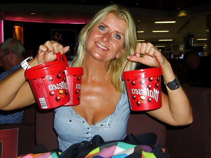 12P Mature mom Chantal 2 dirty comments 